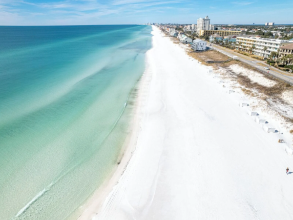 Luxurious Coastal Retreat in Miramar Beach - 7-Bedroom Home Near Beach